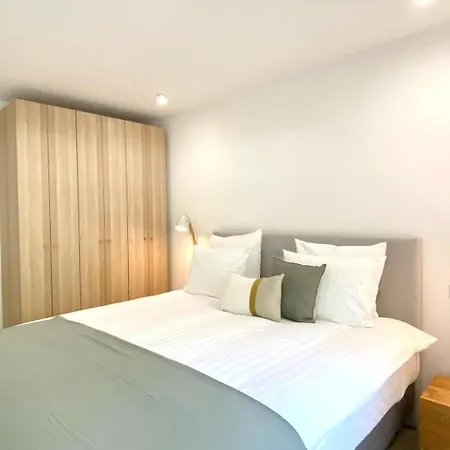 Mansfield Vue Carte Postale Terrasse Piscine 2 * مينتون